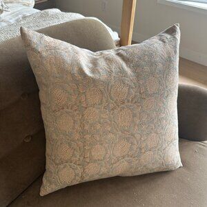 Amber Interiors Vintage Floral with Down Insert